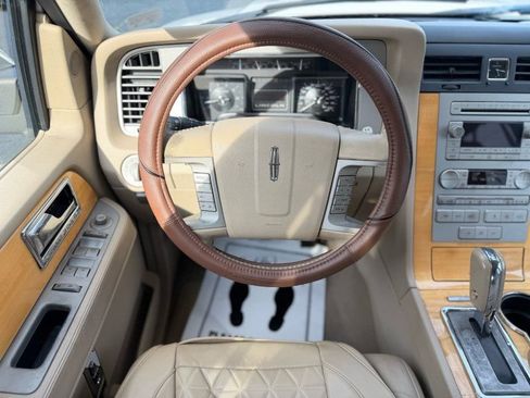 Used 2009 Lincoln Navigator 4WD image 11
