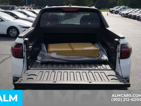 Used 2025 Hyundai Santa Cruz SEL image 8