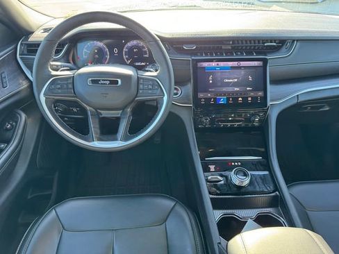 Used 2025 Jeep Grand Cherokee L Limited w/ Black Appearance Package image 13