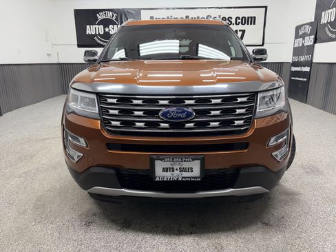 Used 2017 Ford Explorer XLT image 5