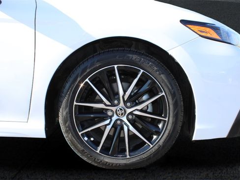 Used 2024 Toyota Camry SE image 25