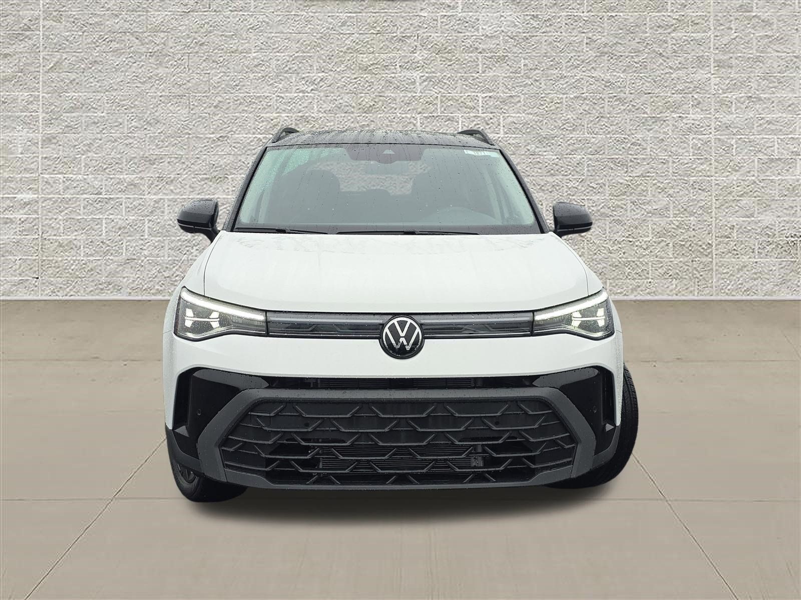 New 2026 Volkswagen Taos SE AWD/4WD image 2