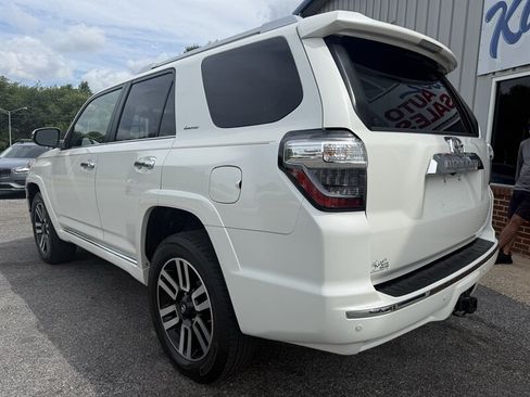 Used 2018 Toyota 4Runner Limited AWD/4WD image 9