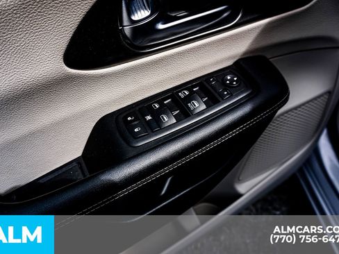 Used 2024 Chrysler Pacifica Touring-L FWD image 55