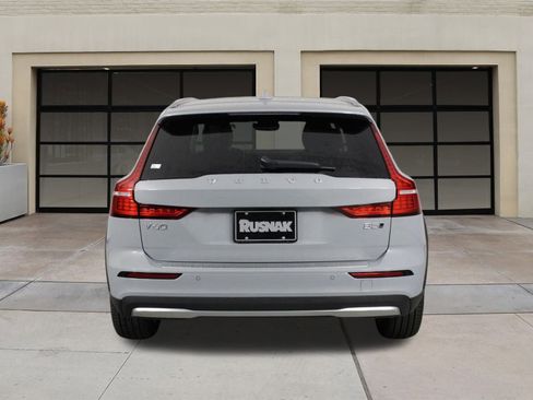New 2026 Volvo V60 B5 Cross Country Ultra w/ Climate Package image 4