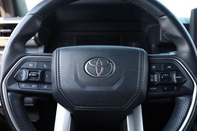 Used 2025 Toyota 4Runner SR5 AWD/4WD image 9