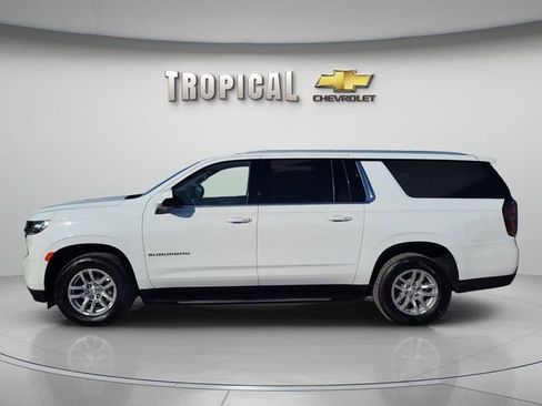 Used 2023 Chevrolet Suburban LT image 2