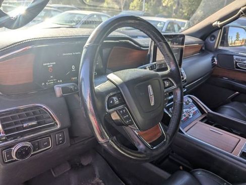 Used 2019 Lincoln Navigator L Select image 14