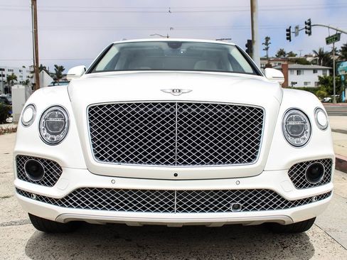 Used 2020 Bentley Bentayga Plug-In Hybrid AWD/4WD image 10
