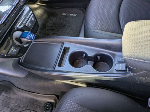 Used 2019 Toyota Prius AWD image 13