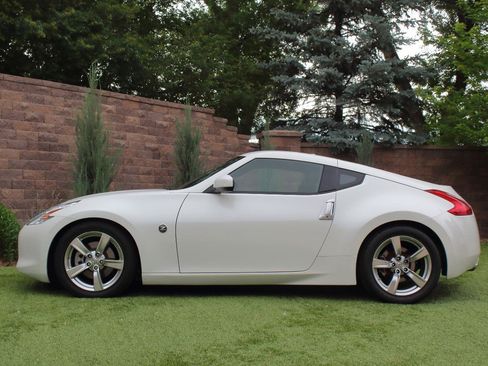 Used 2009 Nissan 370Z Touring RWD image 7