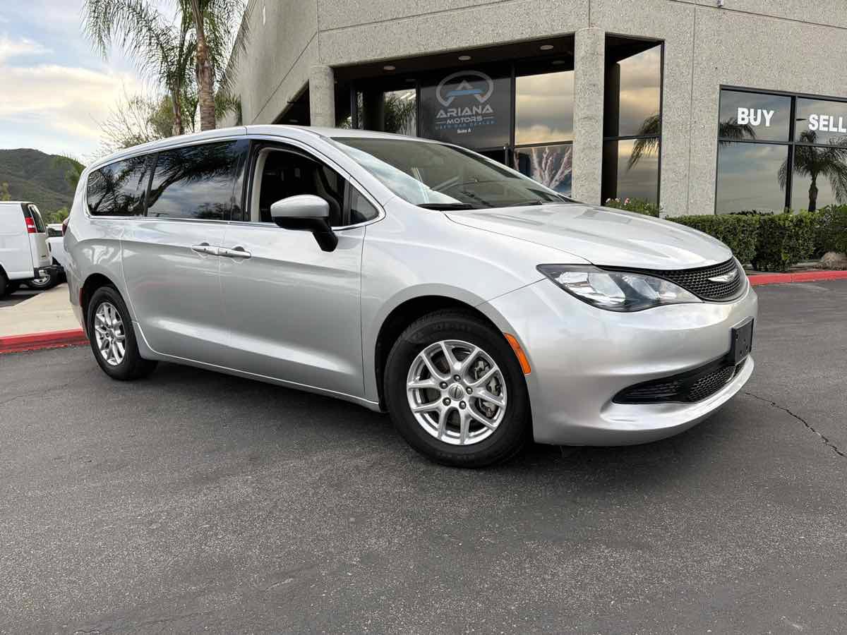Used 2022 Chrysler Voyager LX FWD image 14