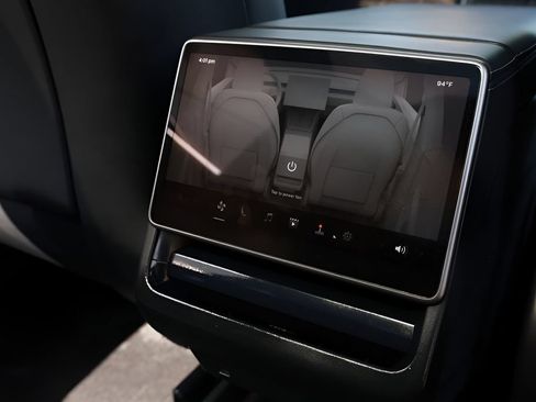 Used 2026 Tesla Model Y Long Range RWD image 32