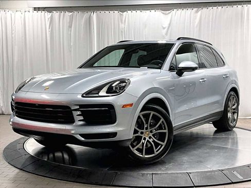 Used 2023 Porsche Cayenne image 1
