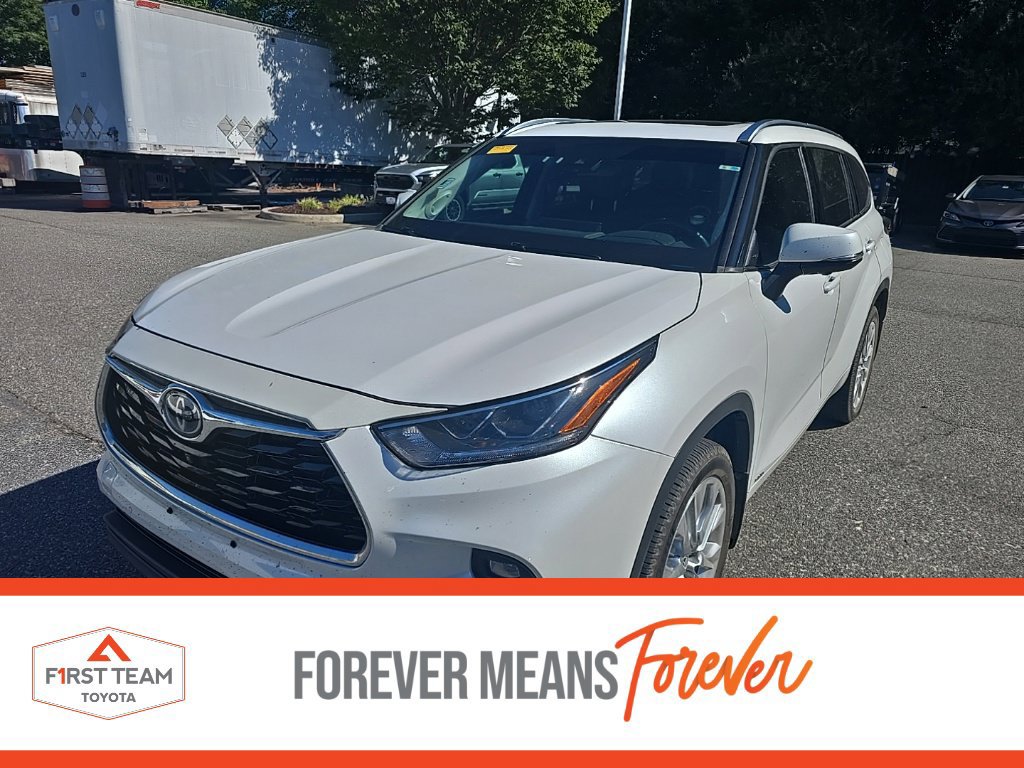 Used 2023 Toyota Highlander Limited AWD/4WD image 1