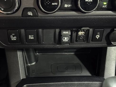 Used 2018 Toyota Tacoma SR5 AWD/4WD image 22