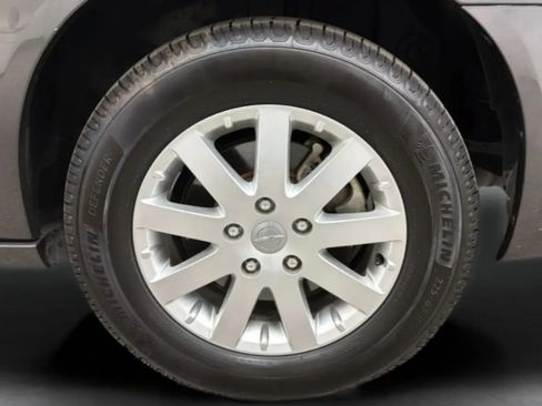 Used 2016 Chrysler Town & Country Touring FWD image 28