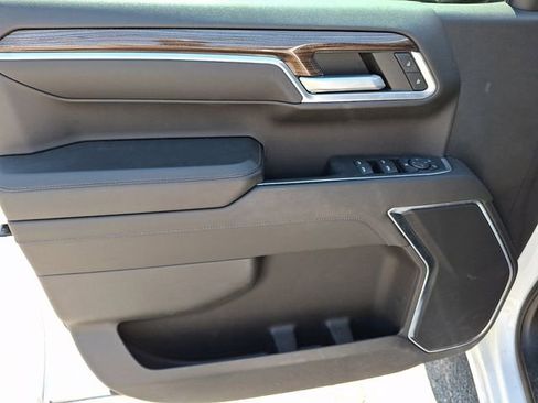 Used 2022 Chevrolet Silverado 1500 LT AWD/4WD image 8