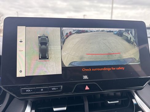 Certified 2023 Toyota Venza Limited image 14