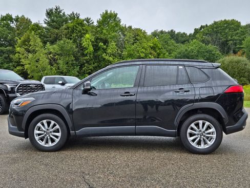 Used 2023 Toyota Corolla Cross LE AWD/4WD image 2