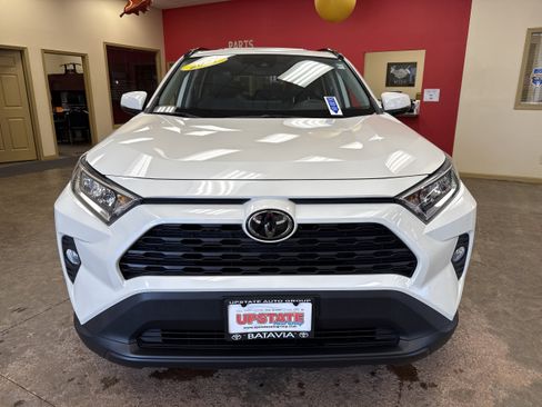 Used 2021 Toyota RAV4 XLE Premium image 2