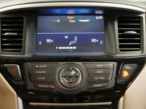 Used 2019 Nissan Pathfinder SV image 19