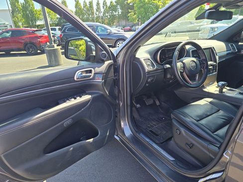 Used 2014 Jeep Grand Cherokee Overland w/ Advanced Technology Group AWD/4WD image 59
