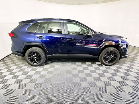 Used 2022 Toyota RAV4 XLE w/ Convenience Package image 2