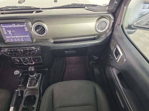 Used 2018 Jeep Wrangler Unlimited Sahara AWD/4WD image 15
