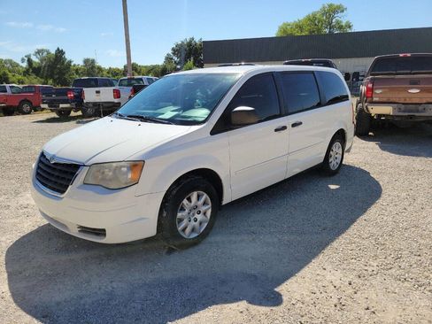 Used 2008 Chrysler Town & Country LX FWD image 4