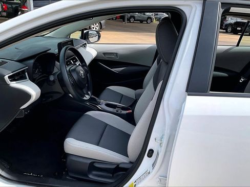Used 2025 Toyota Corolla LE image 8