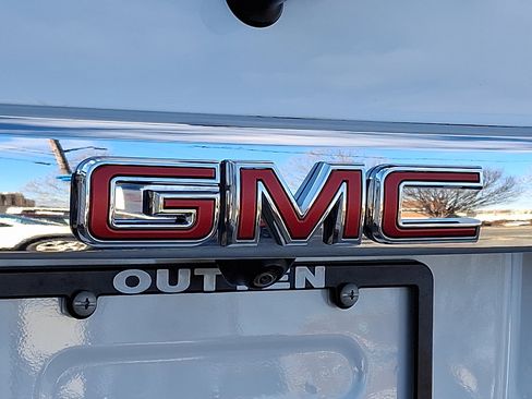 Used 2023 GMC Acadia SLE w/ Driver Convenience Package image 28