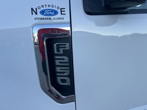Used 2022 Ford F250 XL w/ Power Equipment Group image 14