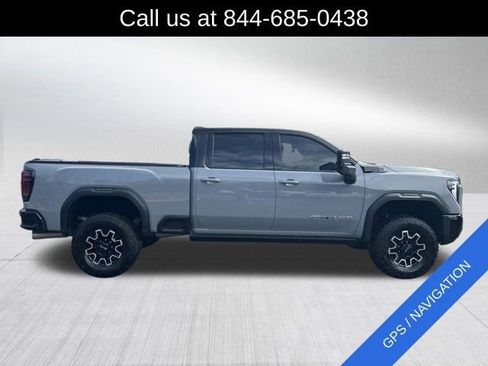 Used 2025 GMC Sierra 2500 AT4X image 4