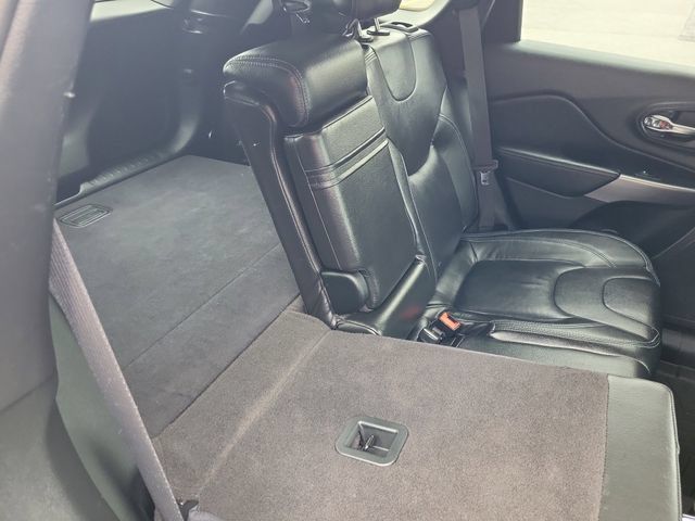 Used 2019 Jeep Cherokee Latitude w/ Popular Appearance Group AWD/4WD image 17