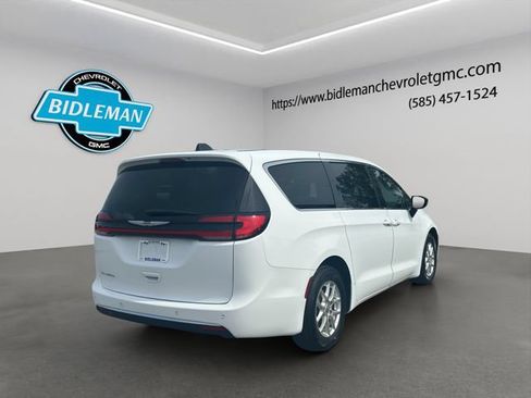 Used 2024 Chrysler Pacifica Touring-L FWD image 8