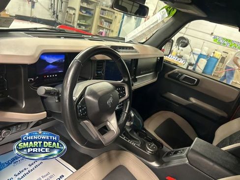 Used 2023 Ford Bronco Wildtrak image 14