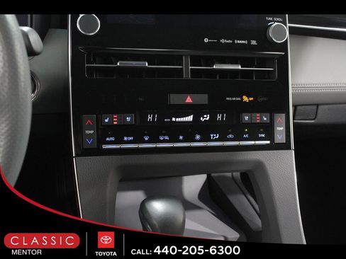 Used 2019 Toyota Avalon Limited image 14