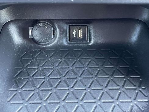 Used 2024 Toyota RAV4 XLE FWD image 37