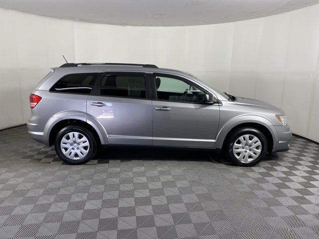Used 2017 Dodge Journey SE FWD image 2
