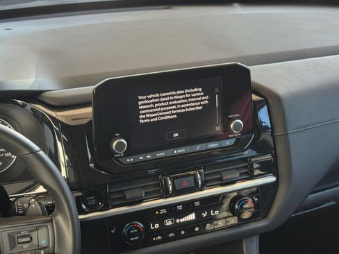 Used 2025 Nissan Pathfinder SV FWD image 17
