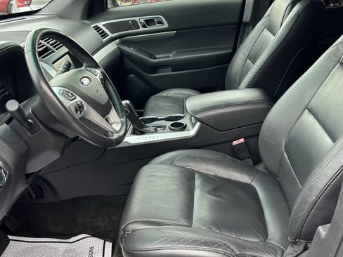 Used 2015 Ford Explorer XLT w/ Equipment Group 202B FWD image 14