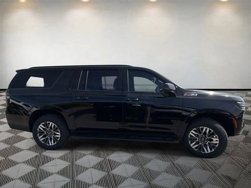 New 2026 Chevrolet Suburban Z71 w/ Z71 Off-Road Package AWD/4WD image 4