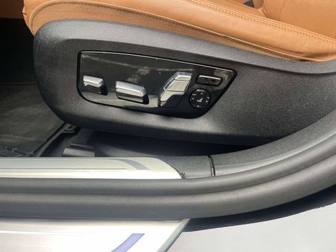Used 2021 BMW 740i w/ Premium Package RWD image 18