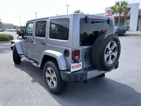 Used 2017 Jeep Wrangler Unlimited Sahara w/ Max Tow Package AWD/4WD image 3