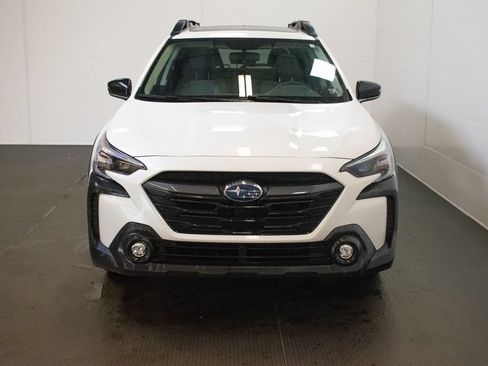Used 2025 Subaru Outback Premium AWD/4WD image 2