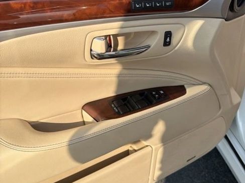 Used 2017 Lexus LS 460 w/ Comfort Package RWD image 10