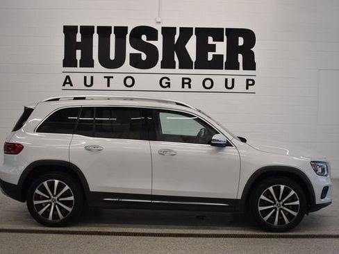Used 2022 Mercedes-Benz GLB 250 4MATIC image 2