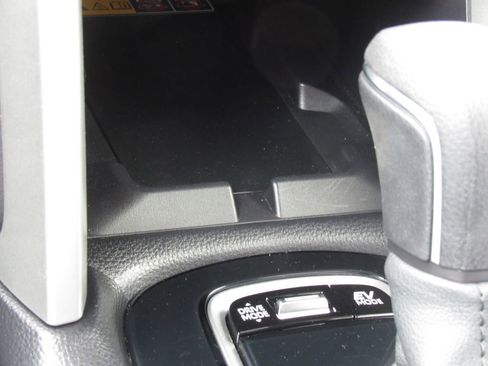 Used 2024 Toyota Corolla Cross SE image 27