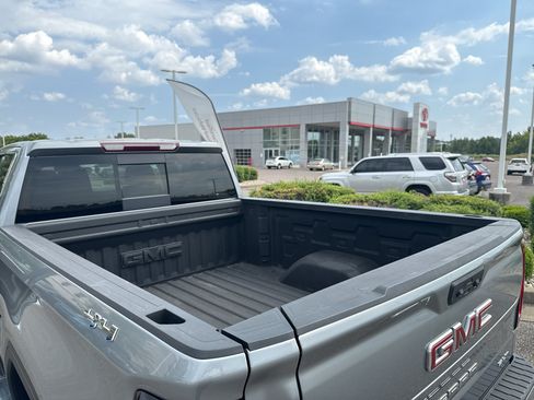 Used 2024 GMC Sierra 1500 SLT w/ SLT Premium Plus Package AWD/4WD image 12